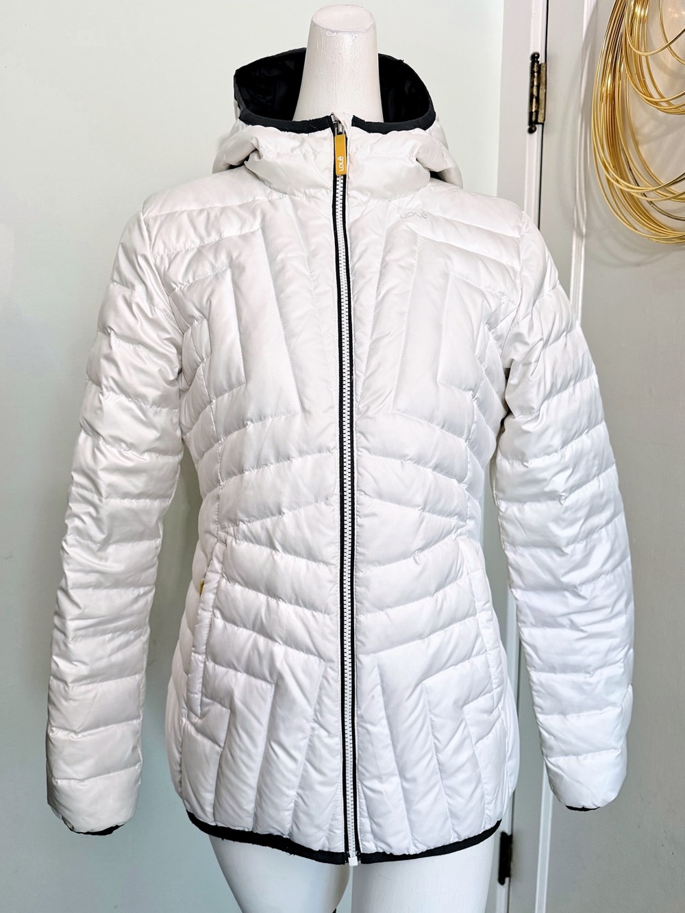 LOLE Women’s White Hooded Puffer Jacket Medium Lightweight Quilted Coat